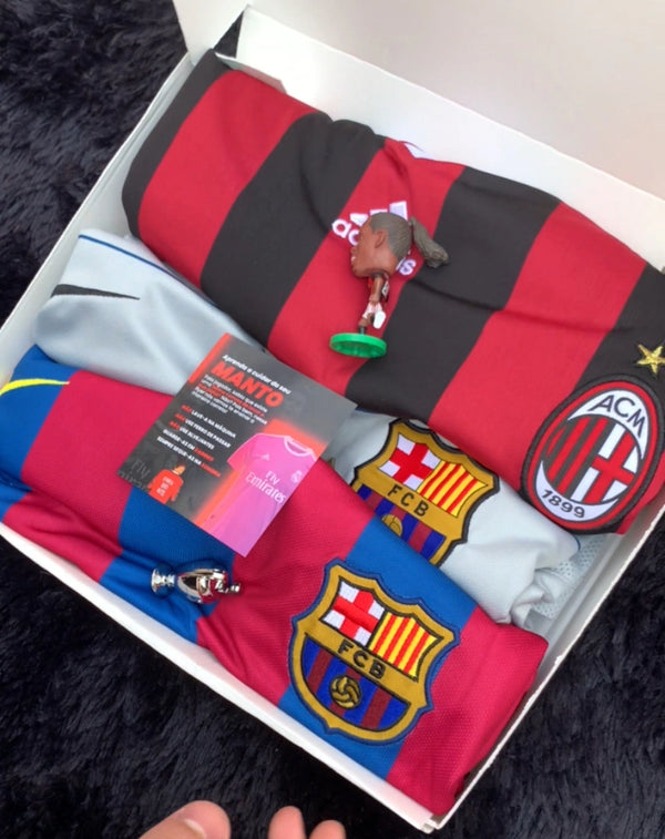 Kit Ronaldinho "O Bruxo" Ronaldinho 80 Milan - 10 Barcelona + Bola de Ouro - Miniaturas